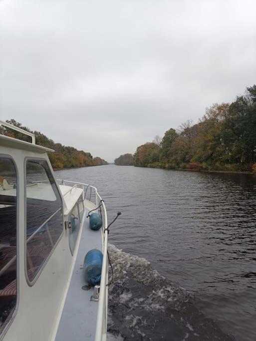 Suesses Motorboot - Bremen Ueberseestadt Exterior photo