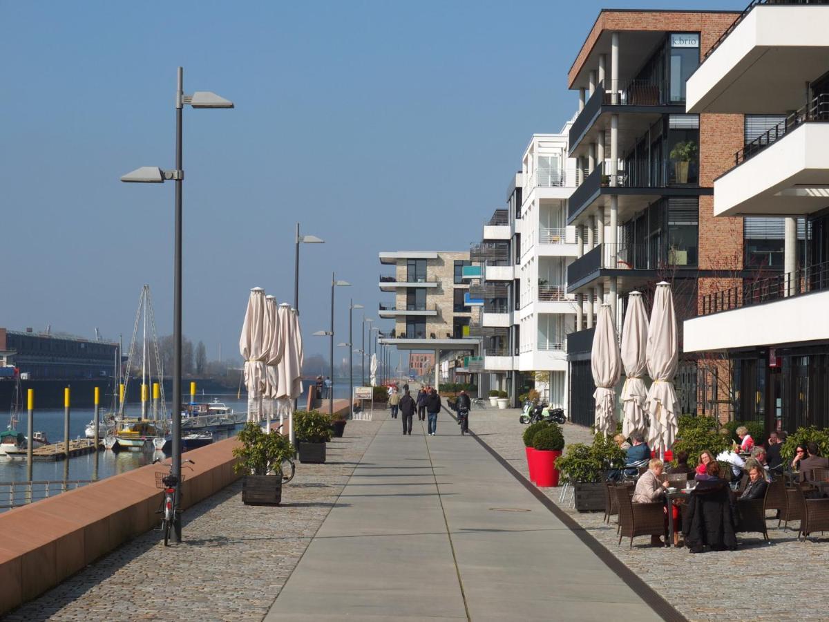 Suesses Motorboot - Bremen Ueberseestadt Exterior photo