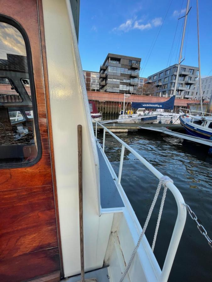 Suesses Motorboot - Bremen Ueberseestadt Exterior photo