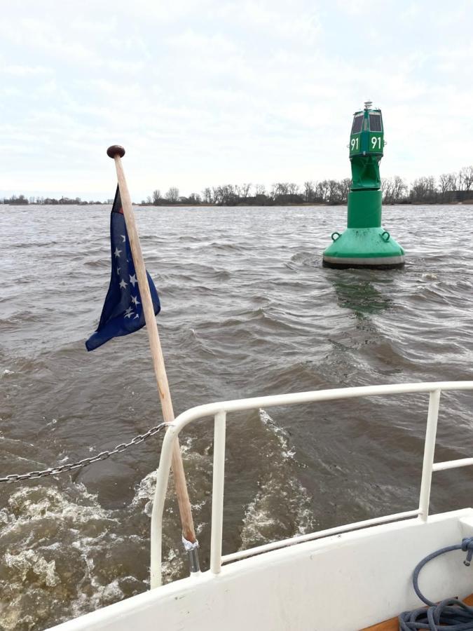 Suesses Motorboot - Bremen Ueberseestadt Exterior photo
