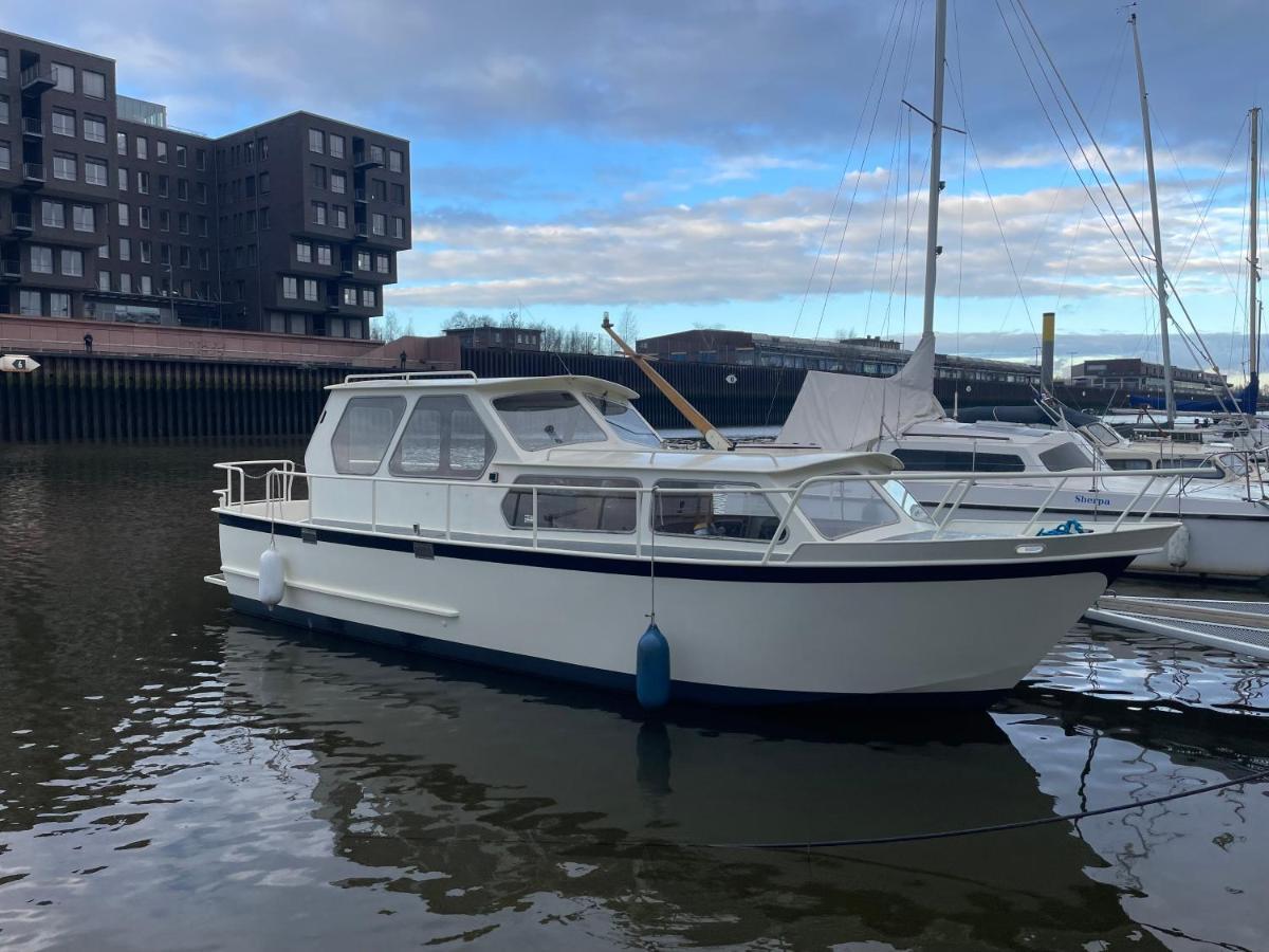 Suesses Motorboot - Bremen Ueberseestadt Exterior photo
