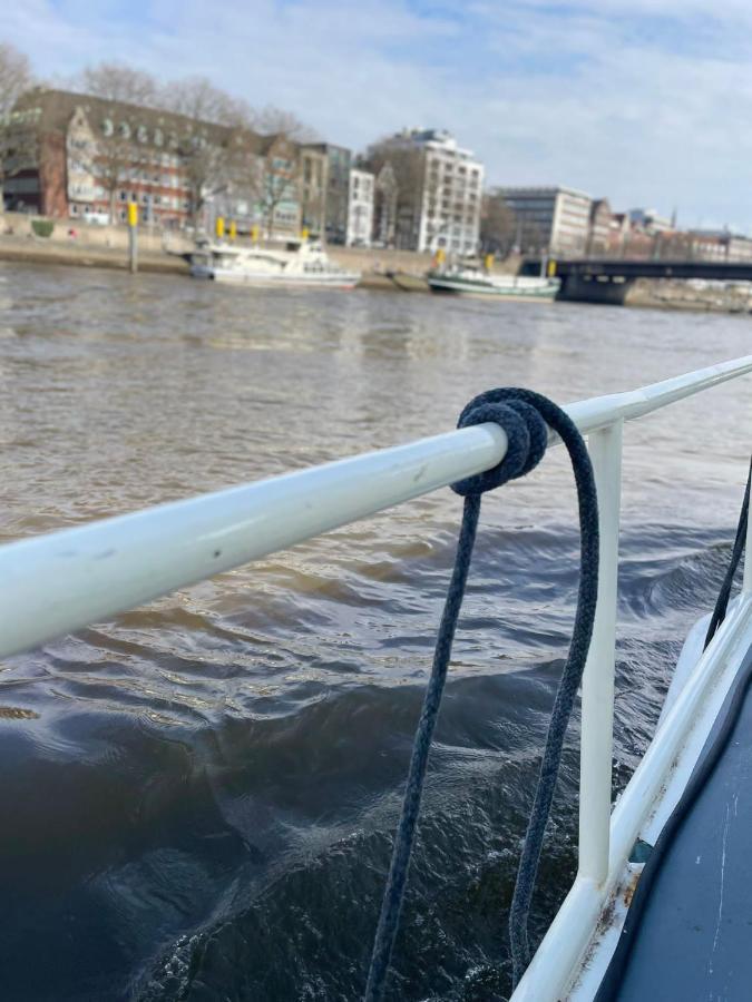 Suesses Motorboot - Bremen Ueberseestadt Exterior photo