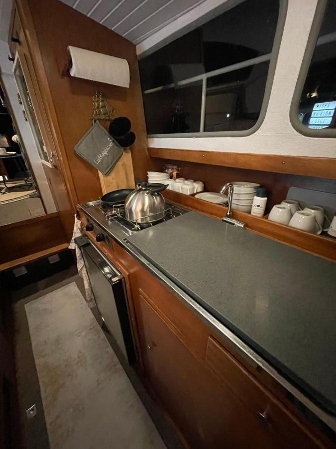 Suesses Motorboot - Bremen Ueberseestadt Exterior photo